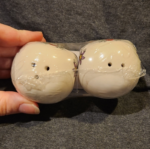 Sugar Skull Salt and Pepper Shakers - Picture 4 of 4